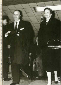 1960年2月16日、東京・羽田に着いたデービス第一副会長は、9日間にわたって、東京、福岡、大阪、名古屋を回った